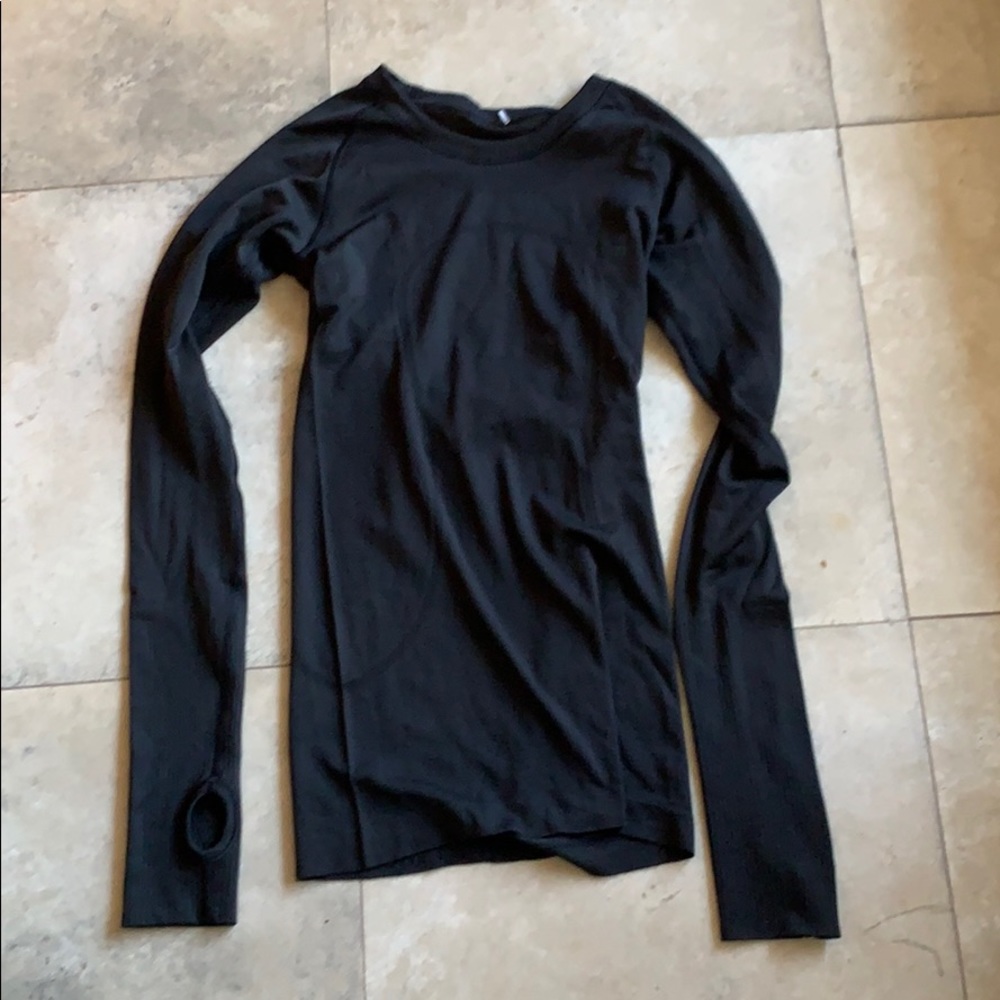 LULULEMON black long sleeve mesh and black tank